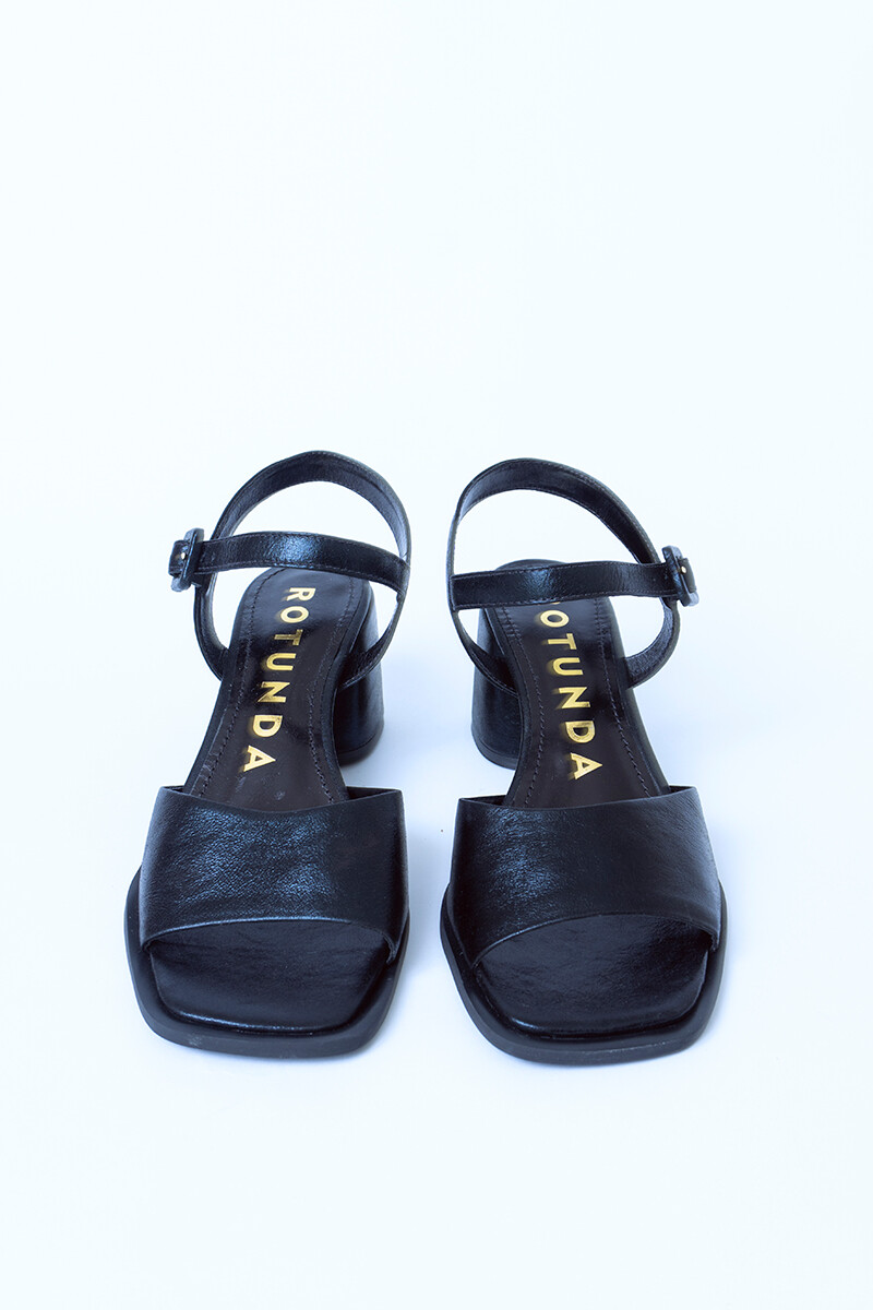 Avela Black