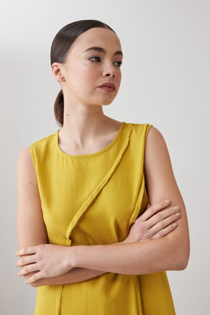 Vestido de lino acampanado con detalle desflecado pistacho