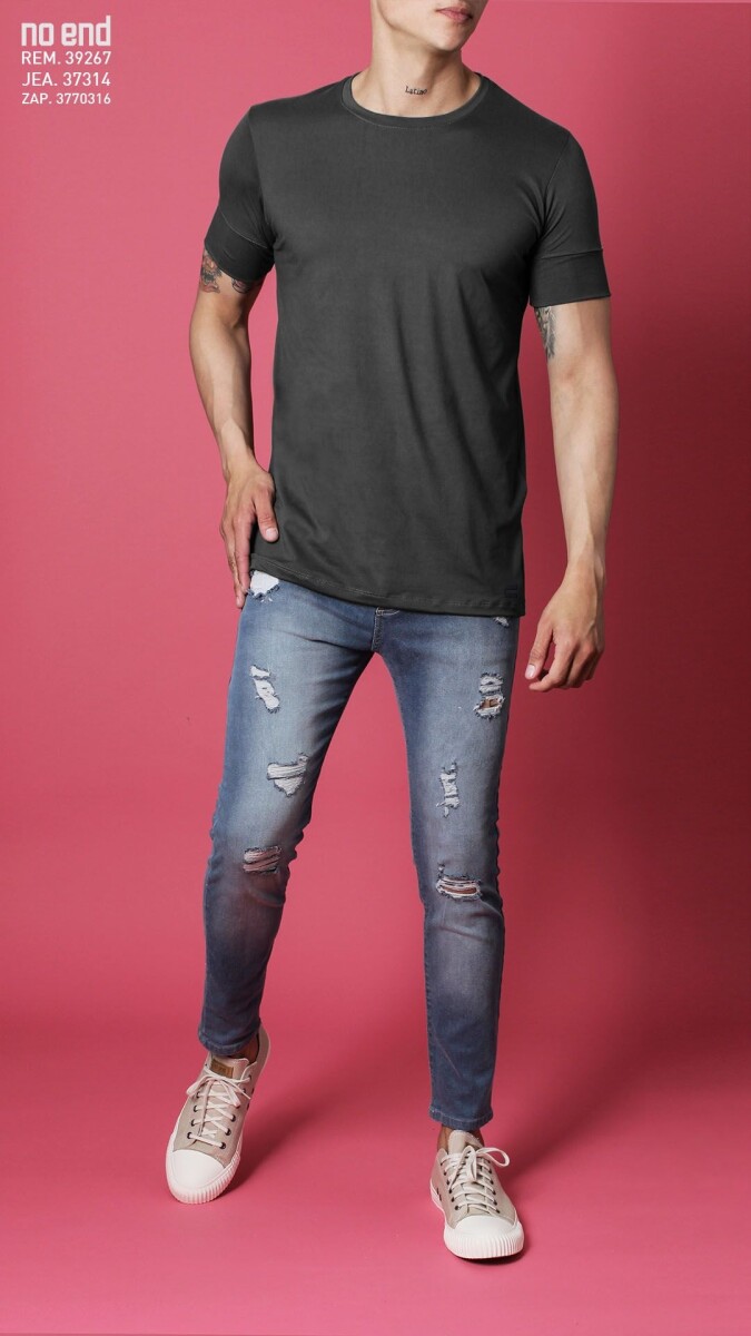 REMERA GAMUZADA BORDADA 