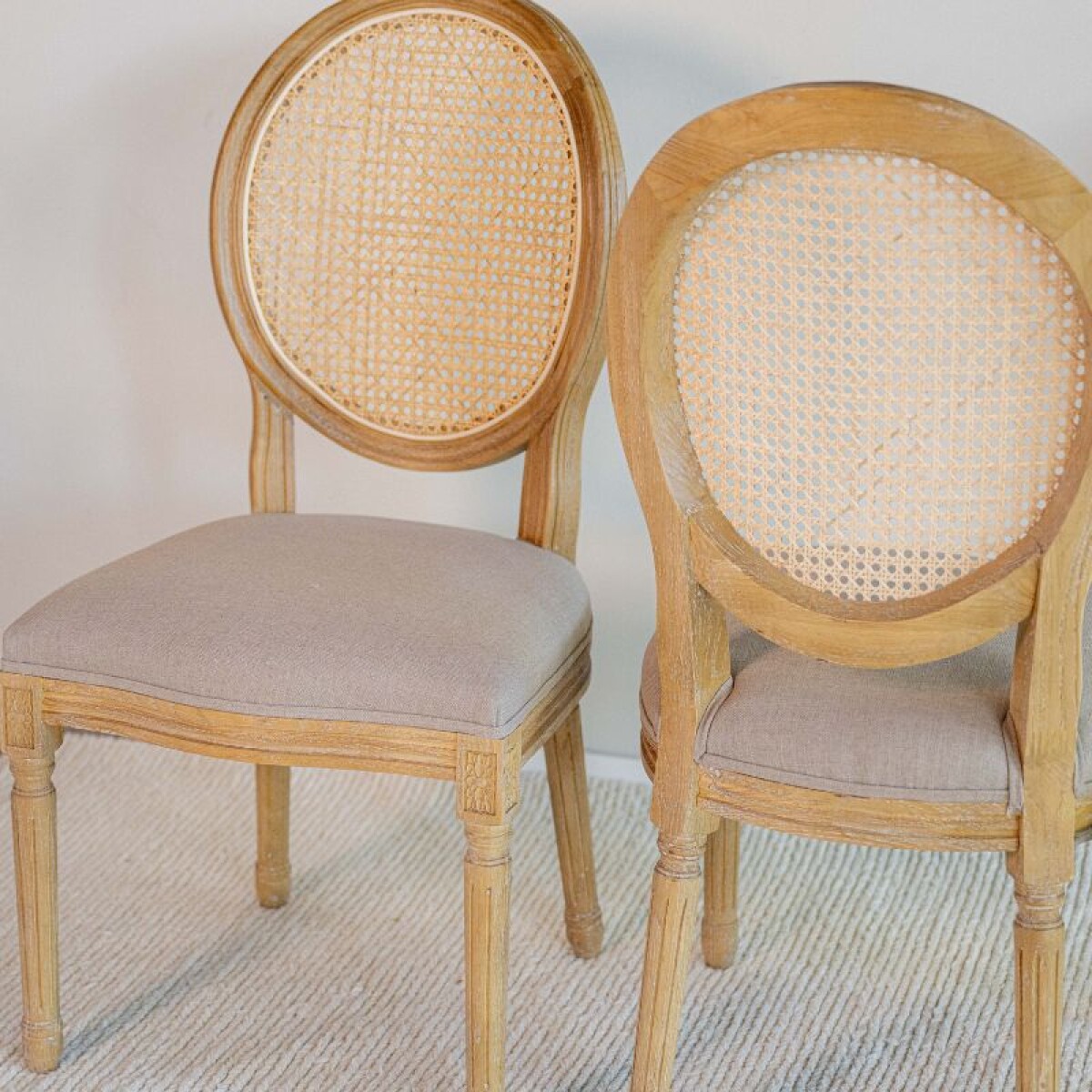 Silla Ovalo / Natural con tapizado beige 