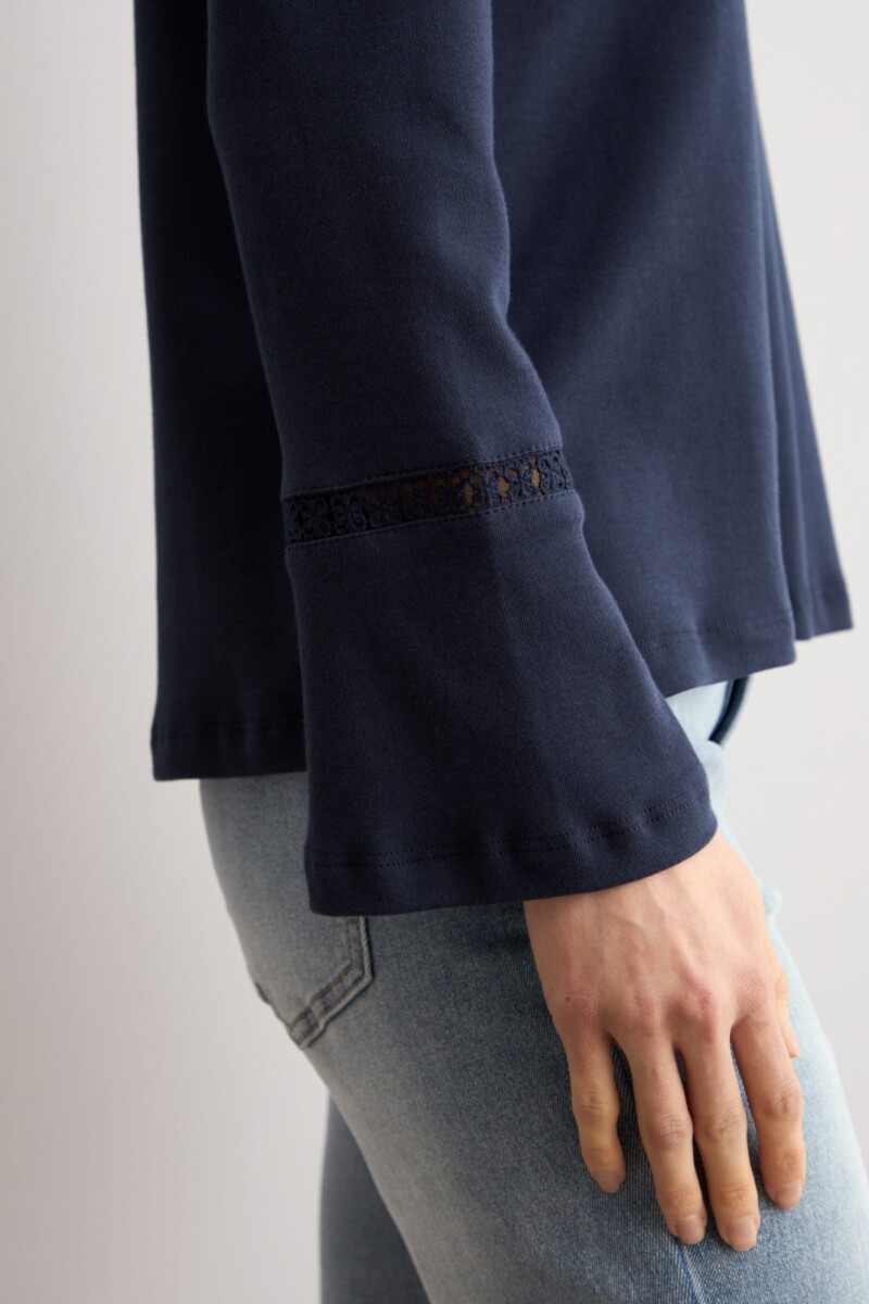 Remera manga larga con puntilla azul marino