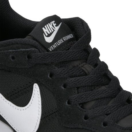 Nike Venture Runner Black