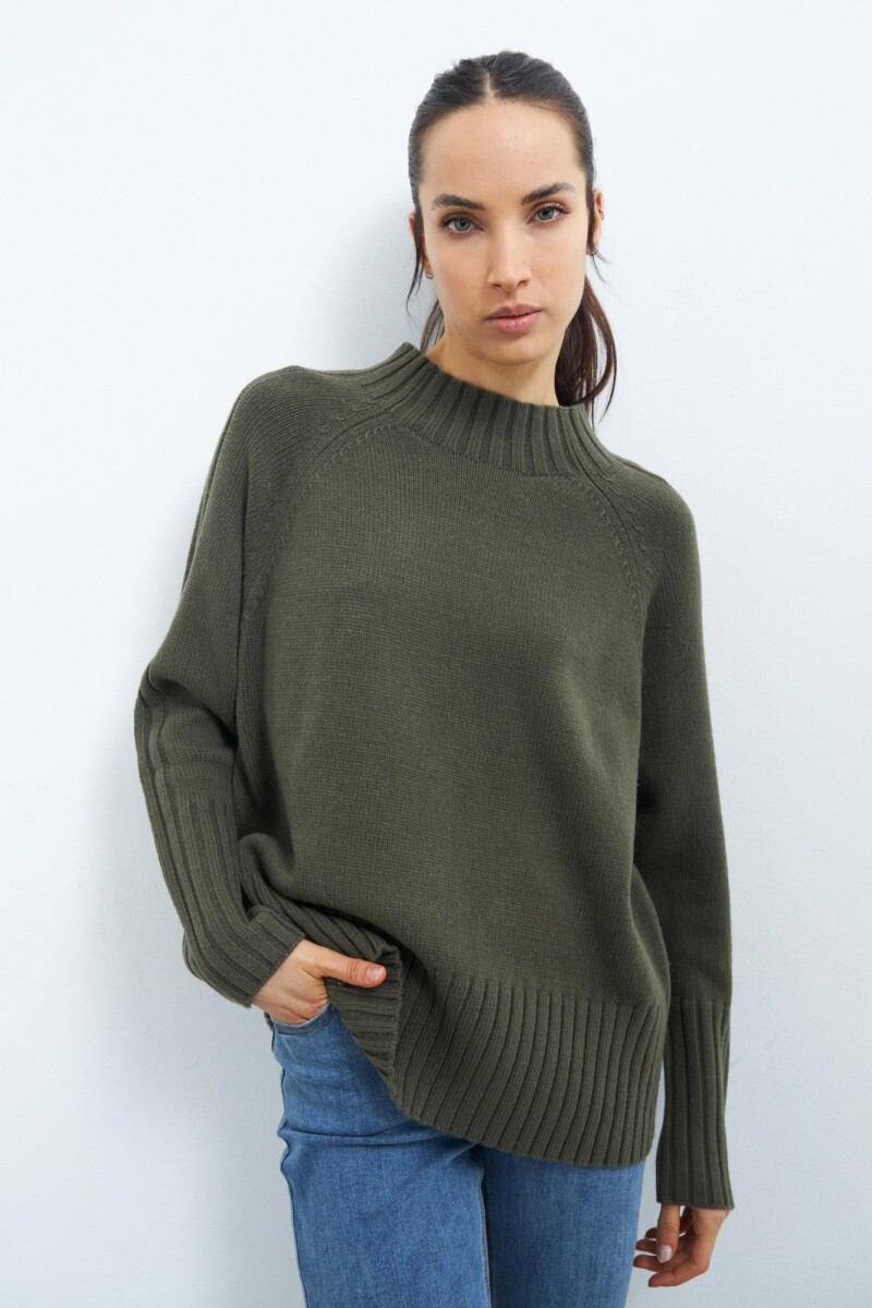 Sweater con tajo - verde oliva 