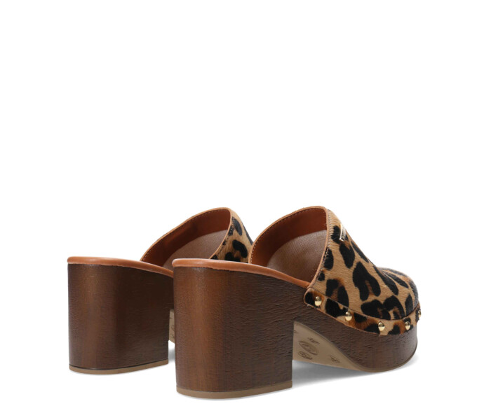 Zapato tipo zueco Leopardo