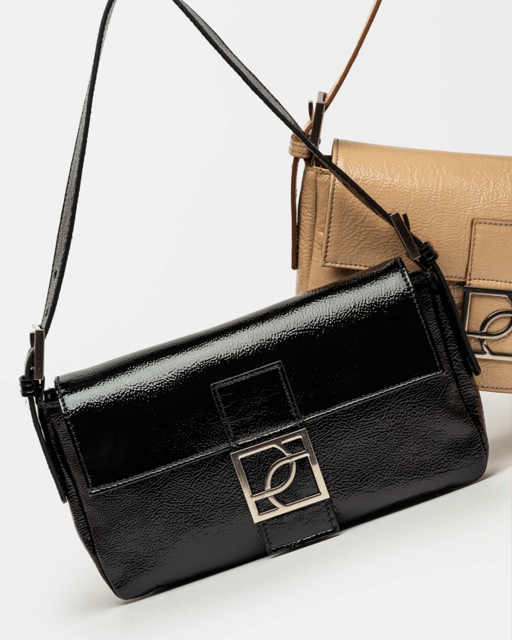 Cartera al hombro Signature en cuero charol Negro