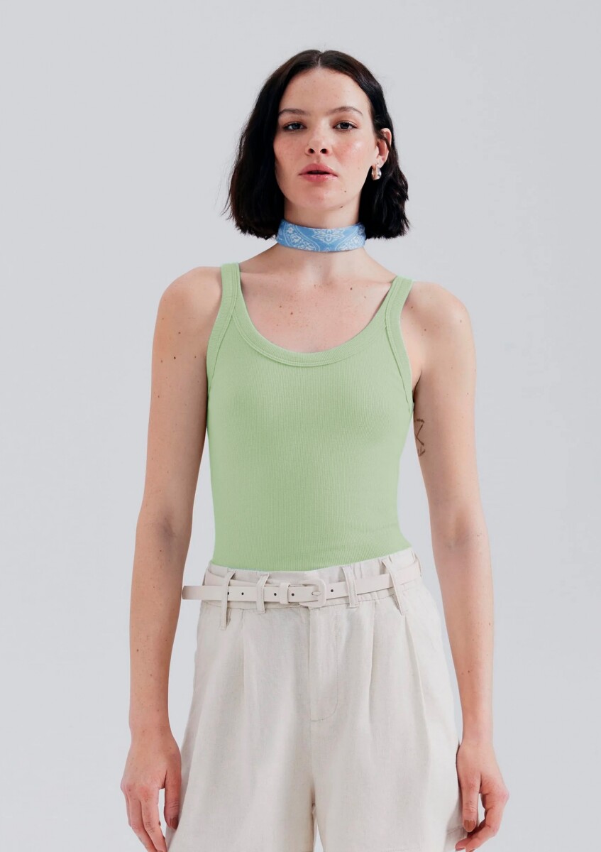 MUSCULOSA BÁSICA SLIM - VERDE CLARO 
