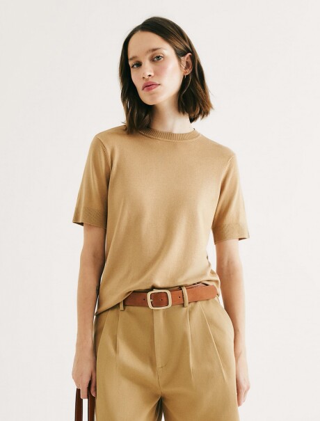 BLUSA DE MANAGA CORTA EN VISCOSA BEIGE