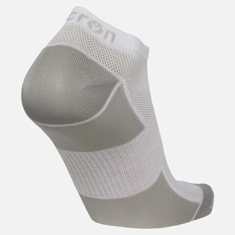 MEDIAS STRIVE MULTISPORT MACRON - MODELO STRIVE BLANCO