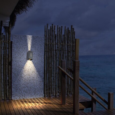 Spot aplique prisma led ángulo regulable 18w IP65 Spot aplique prisma led ángulo regulable 18w IP65
