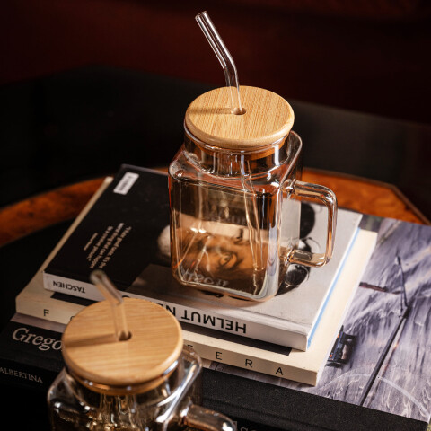 Vaso de vidrio con tapa madera y sorbito Vaso de vidrio con tapa madera y sorbito