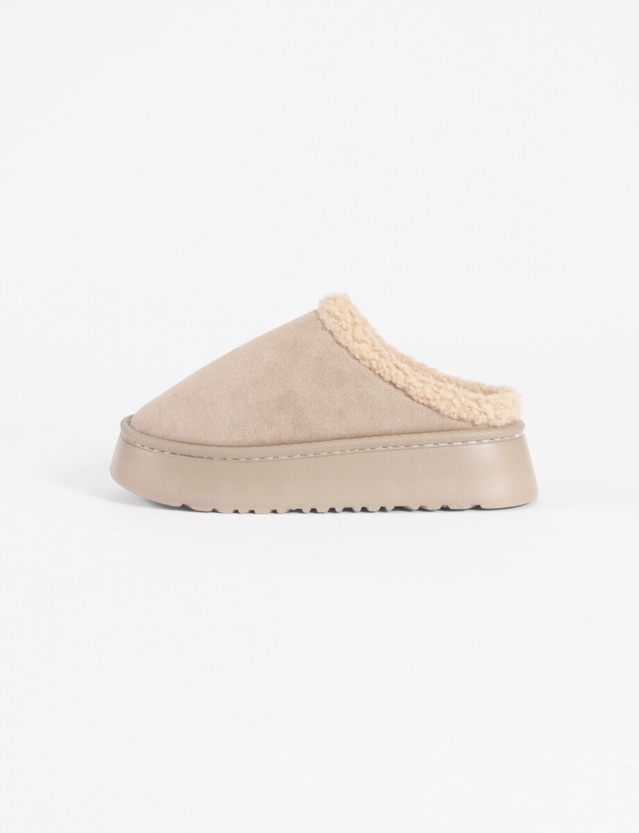 Pantufla mocasín corderito - beige 