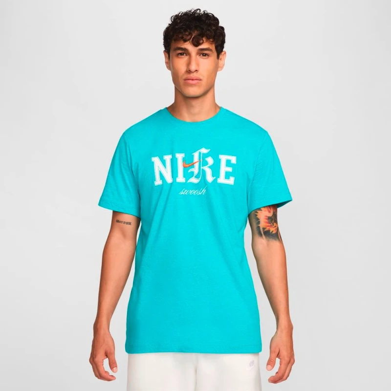 Remera Nike Sportswear Tee Oc de Hombre Multicolor