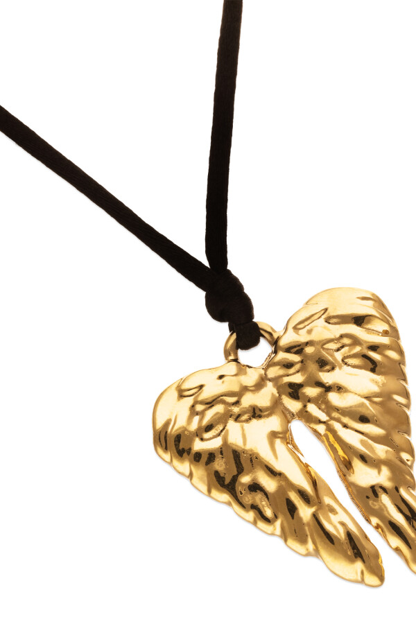COLLAR LARGO CON HILO DE SEDA CON DETALLE DE ALAS EN ALEACIÓN DE METALES BAÑADO EN ORO 18K Colgante
