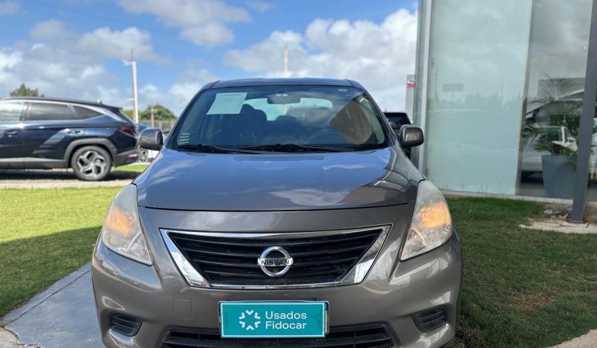 Nissan Versa Full MT - 2013 Nissan Versa Full MT - 2013