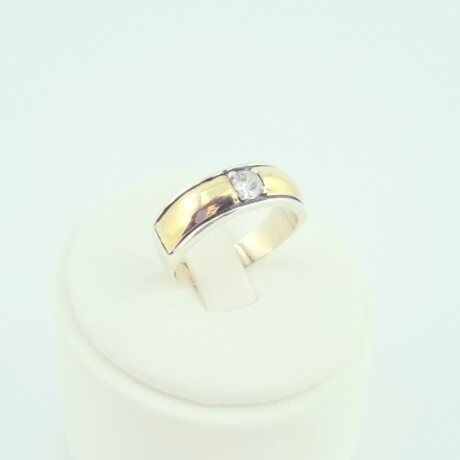 Anillo de plata y double en oro 18 ktes con circonia. Anillo de plata y double en oro 18 ktes con circonia.