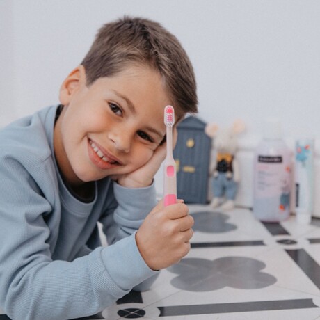 Cepillo Dental Junior +6A Suave Tapa Higiénica Rosa
