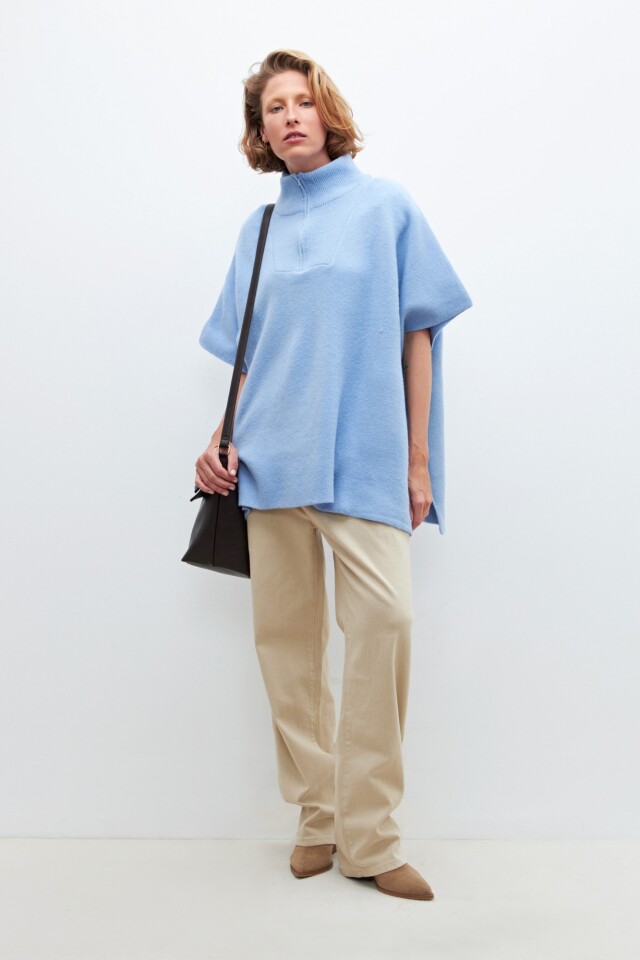 Sweater oversize con cierre celeste