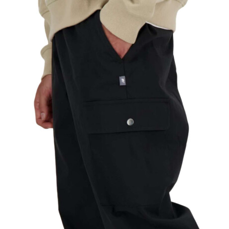Pantalon New Balance Twill Cargo Jogger Negro