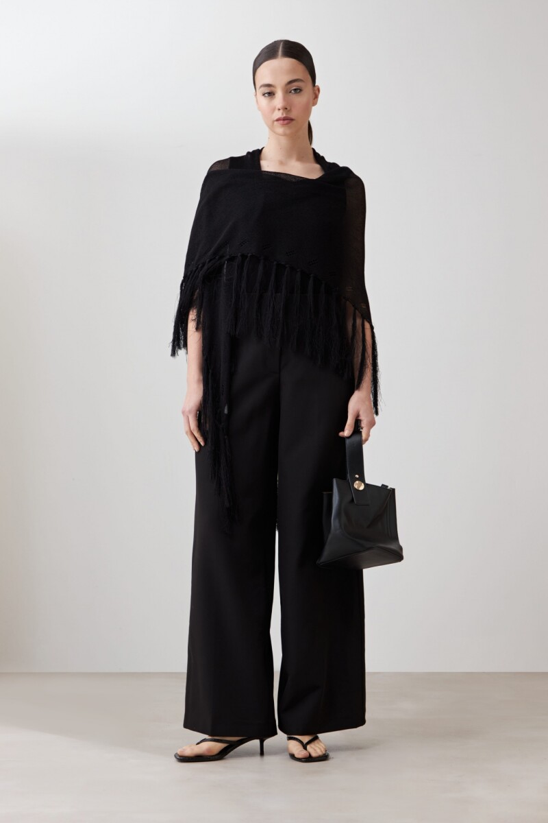 Capa tejida con flecos - negro 
