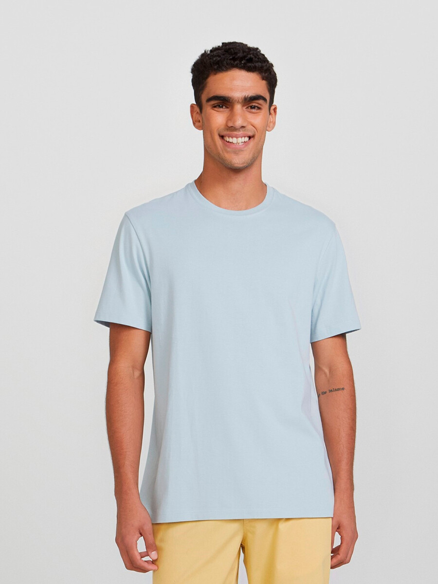 CAMISETA BÁSICA MANGA CORTA - AGUA 