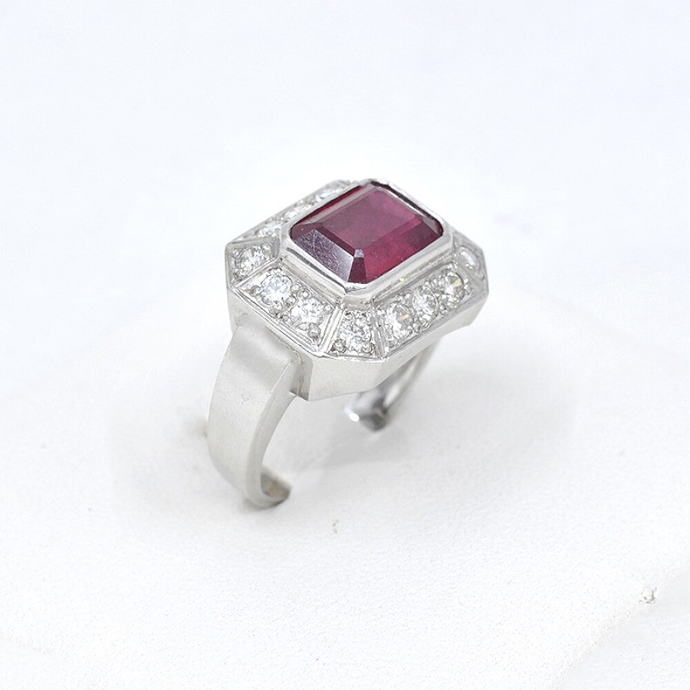 Anillo En Oro 18K Brillantes Y Rubí Anillo En Oro 18K Brillantes Y Rubí