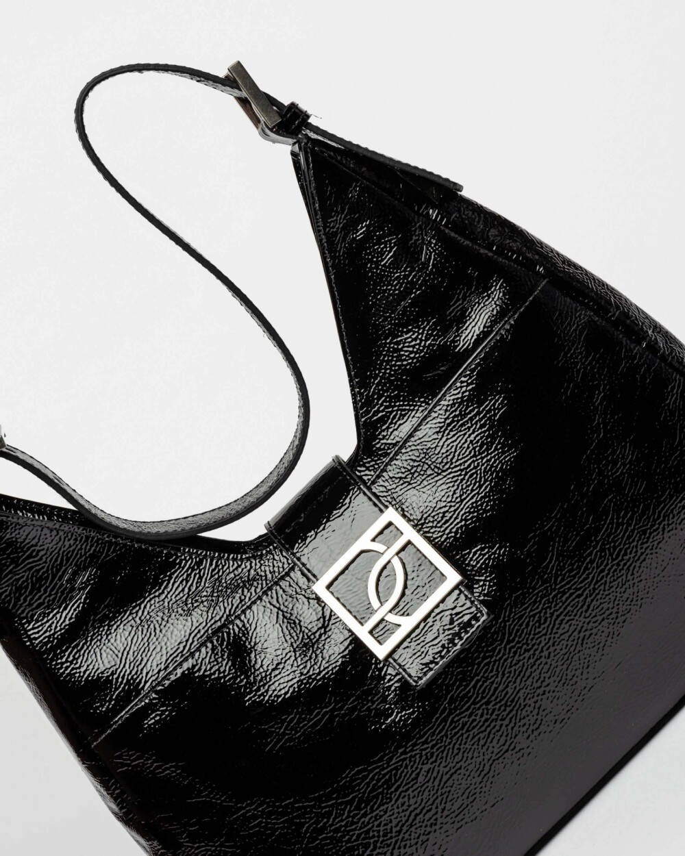 Bolso Signature en cuero charol Negro
