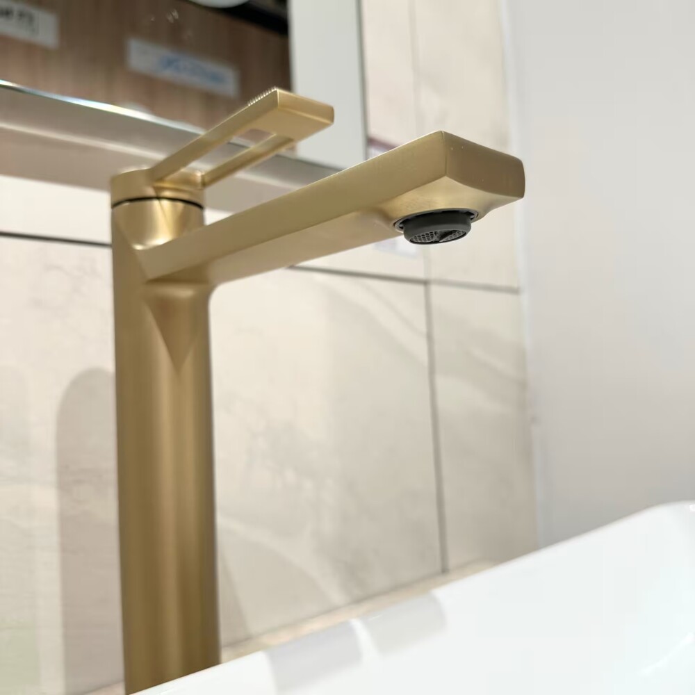 Grifería de lavatorio Monocomando de mesada Alto Elar Oro mate Grifería De Lavatorio Monocomando De Mesada Alto Elar Oro Mate