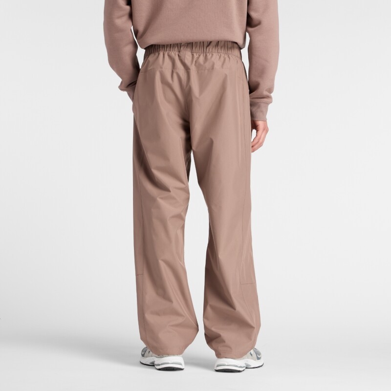 Pantalón New Balance de Hombre - Woven Pant - MP53548EAS BROWN