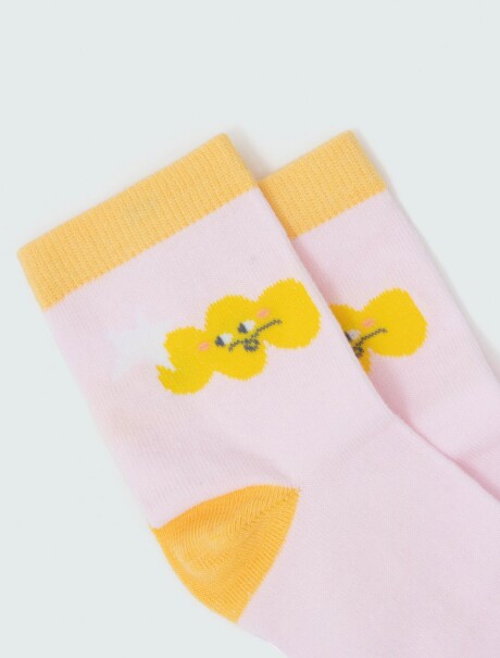 KIT CON 3 PARES DE MEDIAS INFANTILES ESTAMPADAS MULTICOLOR
