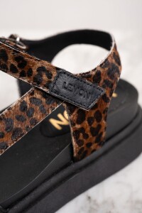 Sandalia Animal Print Cuero Negro