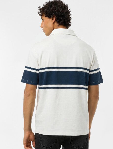 POLO CON ESTAMPADO BLANCO