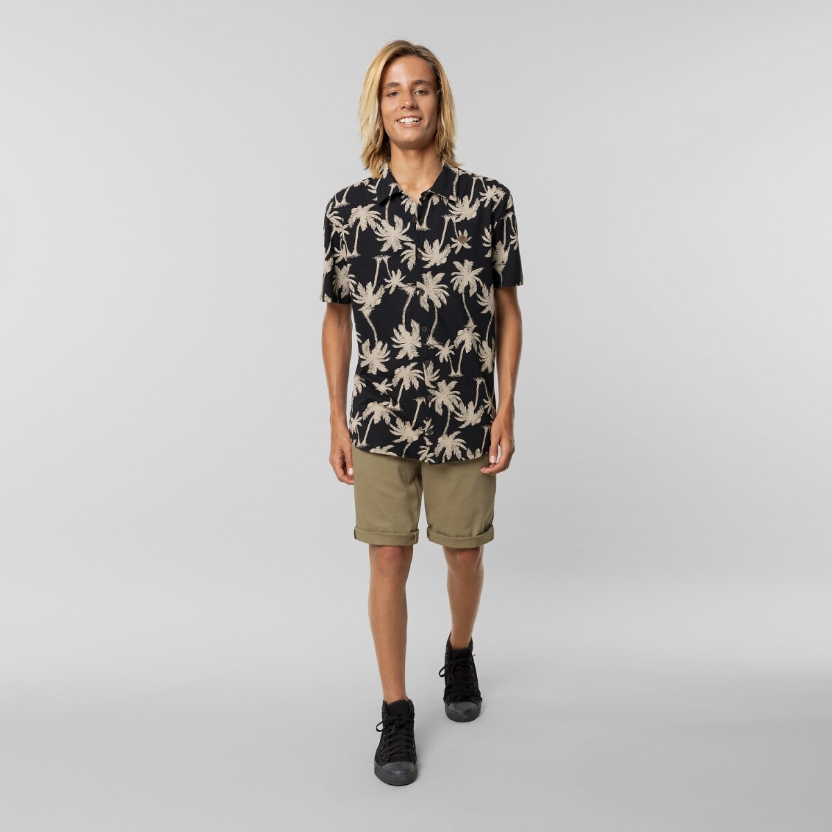 CAMISA ESTAMPADA TROPICAL - NEGRO 