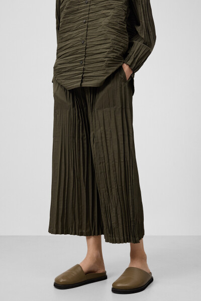 PANTALÓN PLISADO Verde
