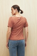 REMERA MATIAS Almendra