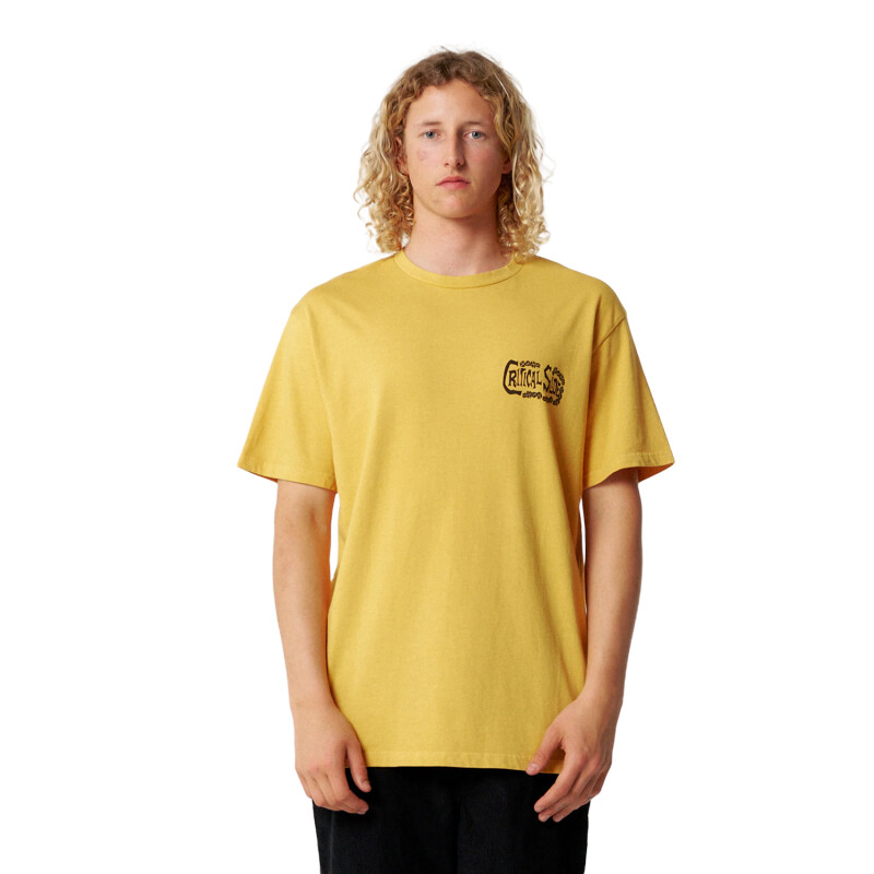 Remera Critical Slide Tiki - Mostaza Remera Critical Slide Tiki - Mostaza