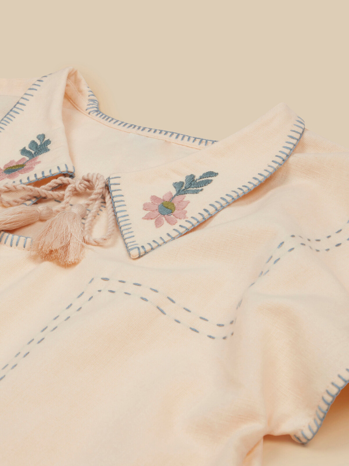 Vestido boho nude bordado Vestido boho nude bordado