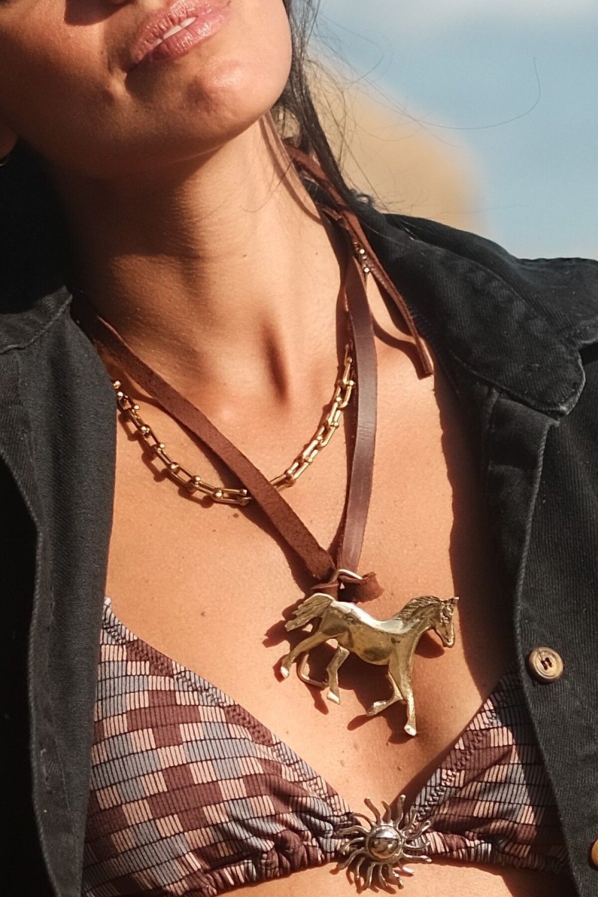 Horsy Necklace Chocolate / Dorado