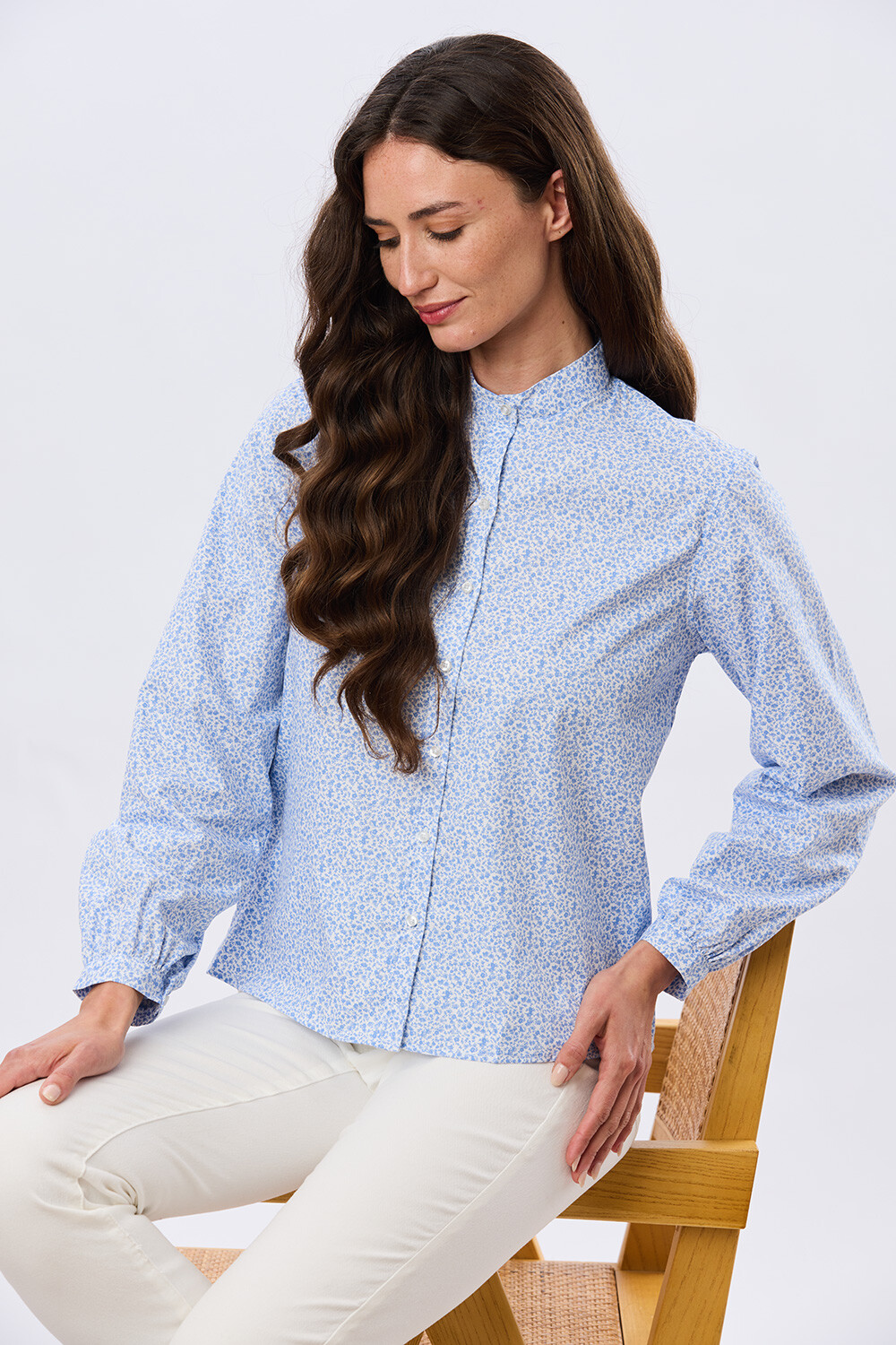 CAMISA ESTAMPADA CON FRUNCES Celeste