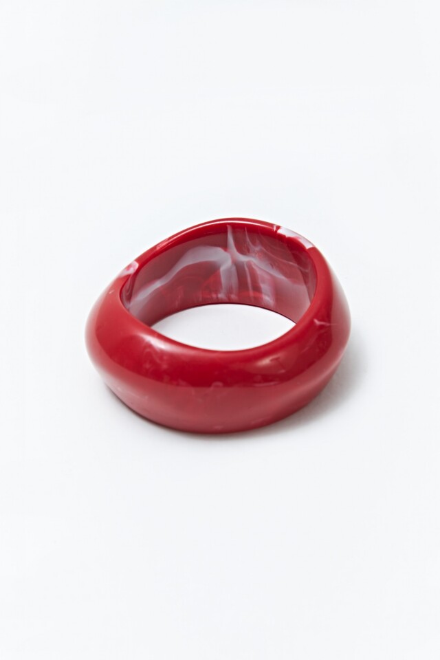 Pulsera asimétrica de resina rojo