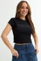 Remera crop top con estampa NEGRO