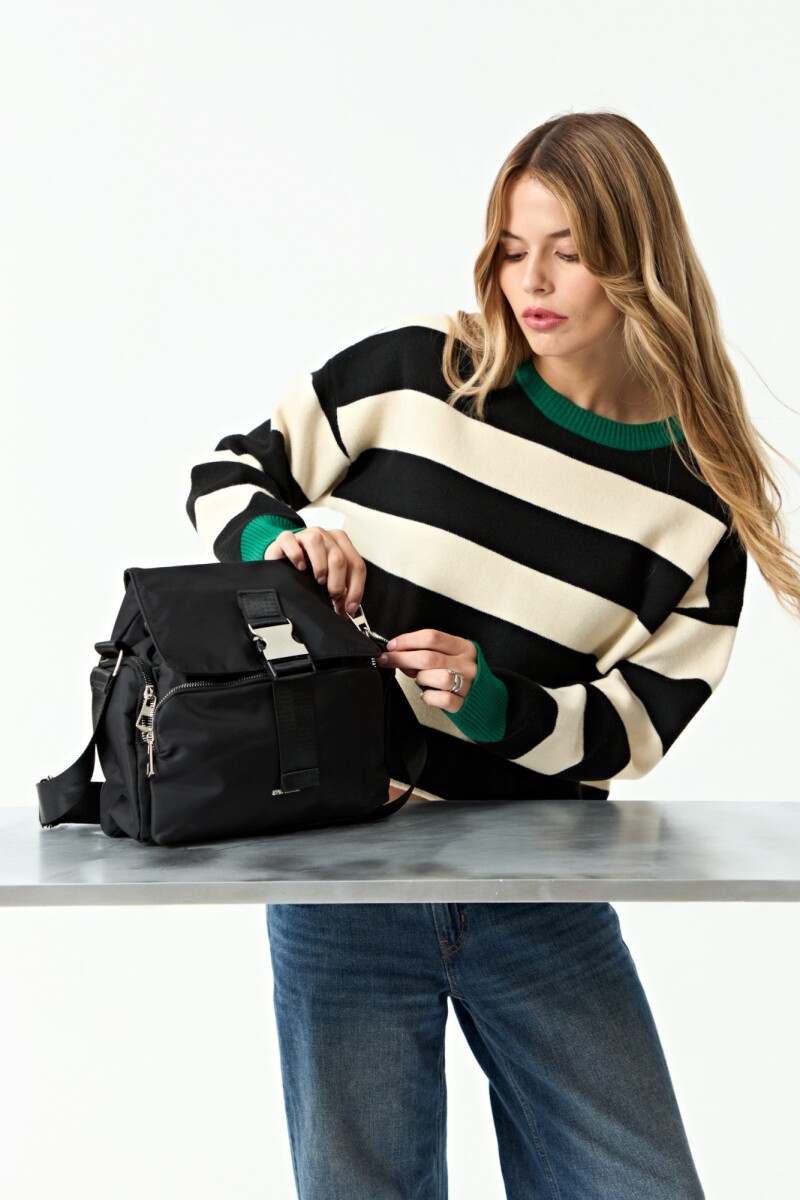 Bandolera de tela con tapa y hebilla - negro 