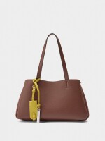 Bolso Tote Liso Con Colgante canela