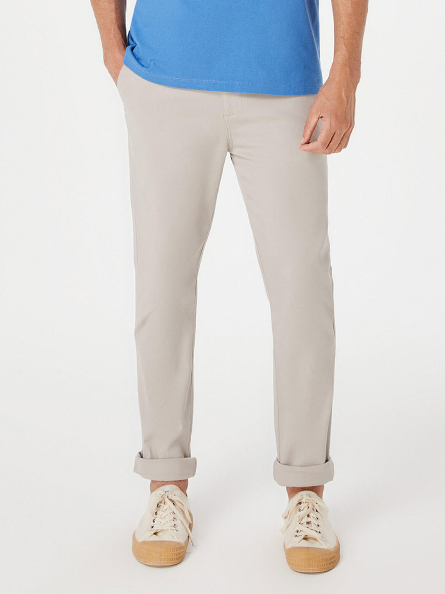 PANTAL N MASCULINO TIPO GABARDINA MODELO CHINO GRIS CLARO Hering