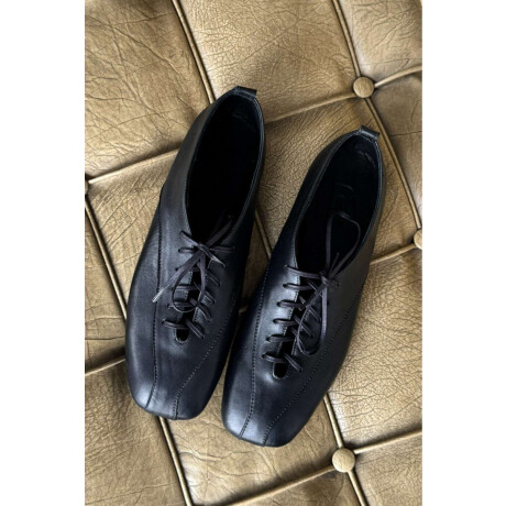 Flat Bouna Black