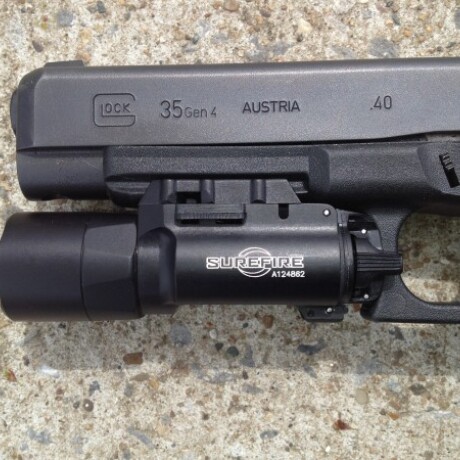 Linterna para pistola X300 ultra ideal glock Linterna para pistola X300 ultra ideal glock