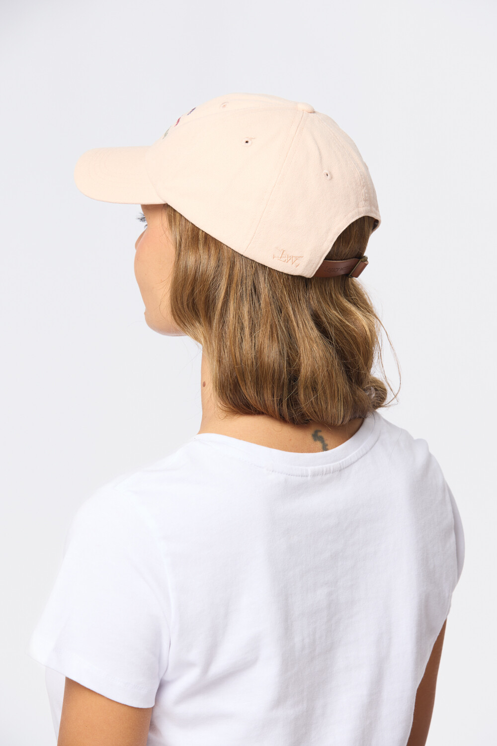 GORRO CON VISERA DE LONA Coral