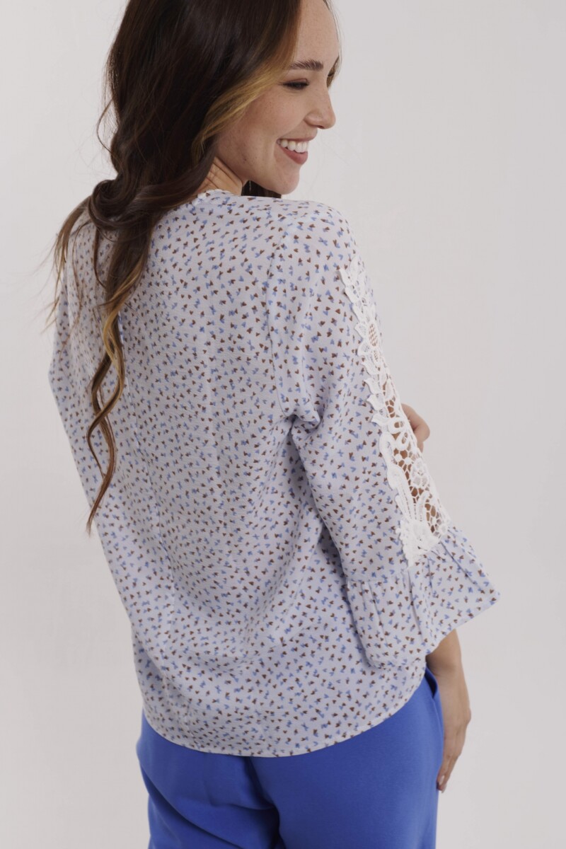 BLUSA NADIA ESTAMPADO CELESTE Y AZUL