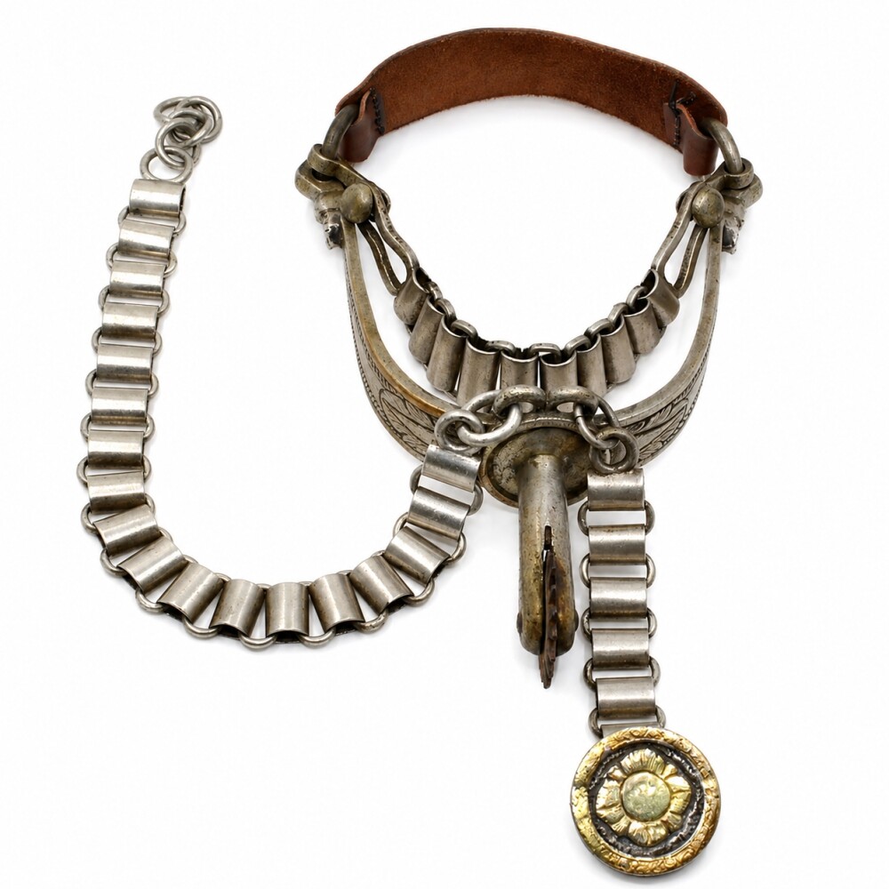 Par De Espuelas En Metal, Plata, Cuero Y Oro Par De Espuelas En Metal, Plata, Cuero Y Oro