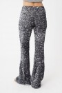 PANTALON FLARE DE LENTEJUELAS. Plata