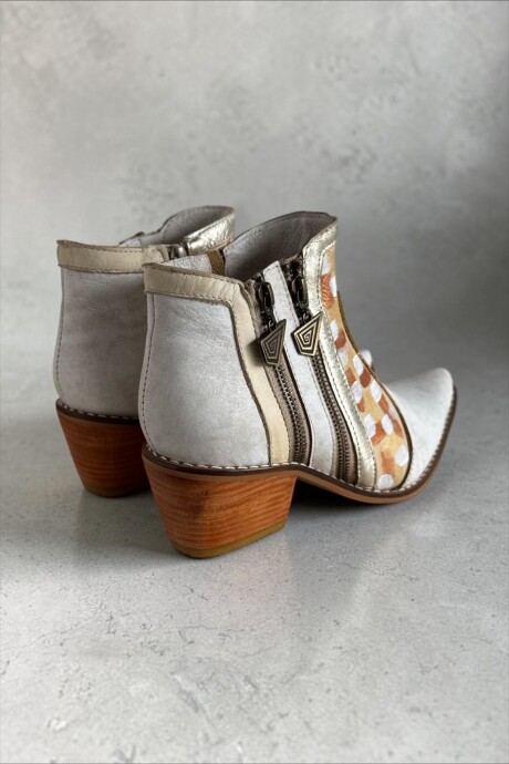 Bota Eva Blanca Combinada Con Arte Pintado A Mano Bota Eva Blanca Combinada Con Arte Pintado A Mano